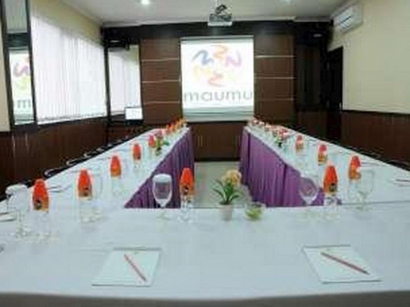 Maumu Hotel & Lounge سورابايا المظهر الخارجي الصورة