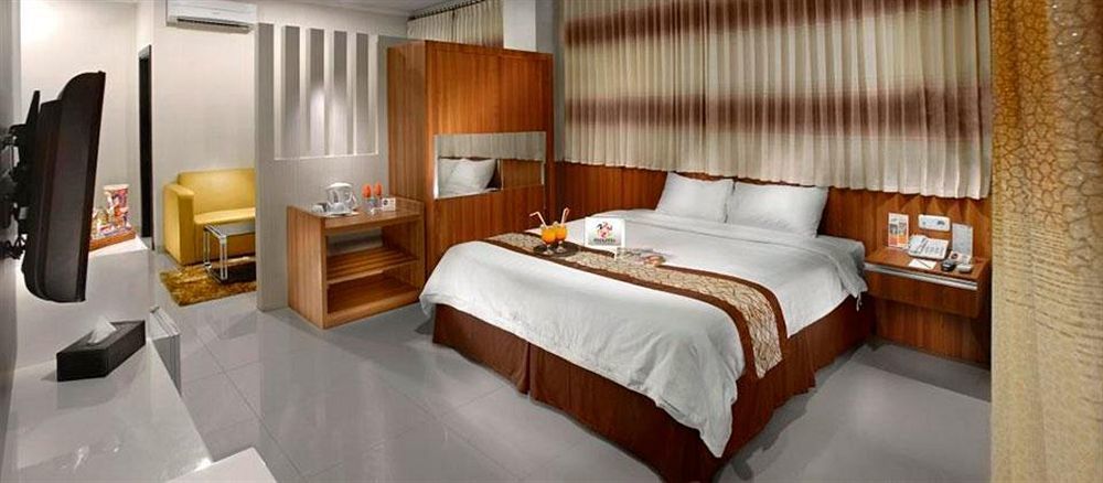 Maumu Hotel & Lounge سورابايا المظهر الخارجي الصورة