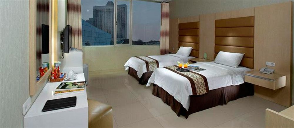 Maumu Hotel & Lounge سورابايا المظهر الخارجي الصورة