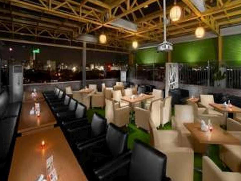 Maumu Hotel & Lounge سورابايا المظهر الخارجي الصورة