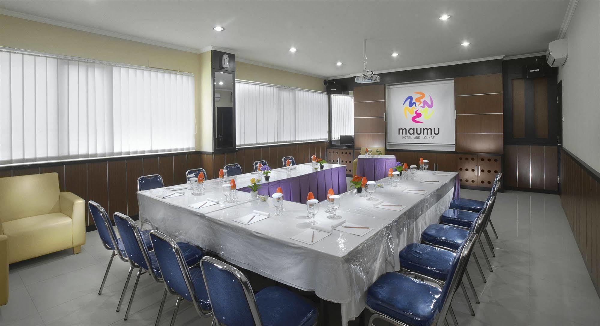 Maumu Hotel & Lounge سورابايا المظهر الخارجي الصورة