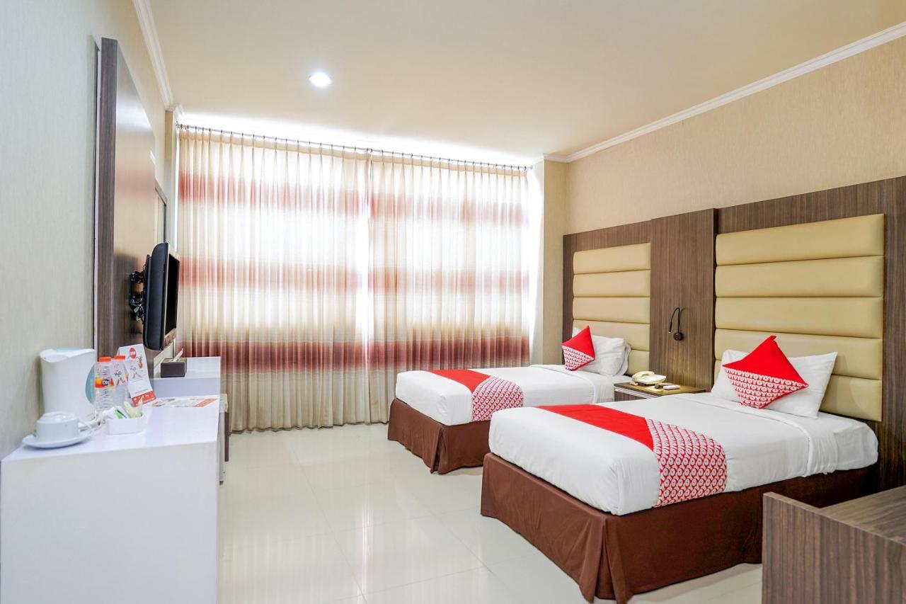 Maumu Hotel & Lounge سورابايا المظهر الخارجي الصورة