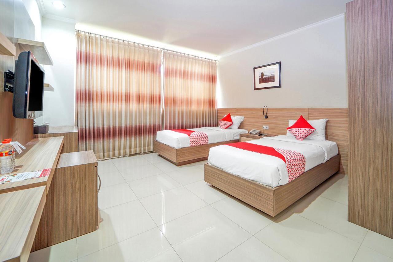 Maumu Hotel & Lounge سورابايا المظهر الخارجي الصورة