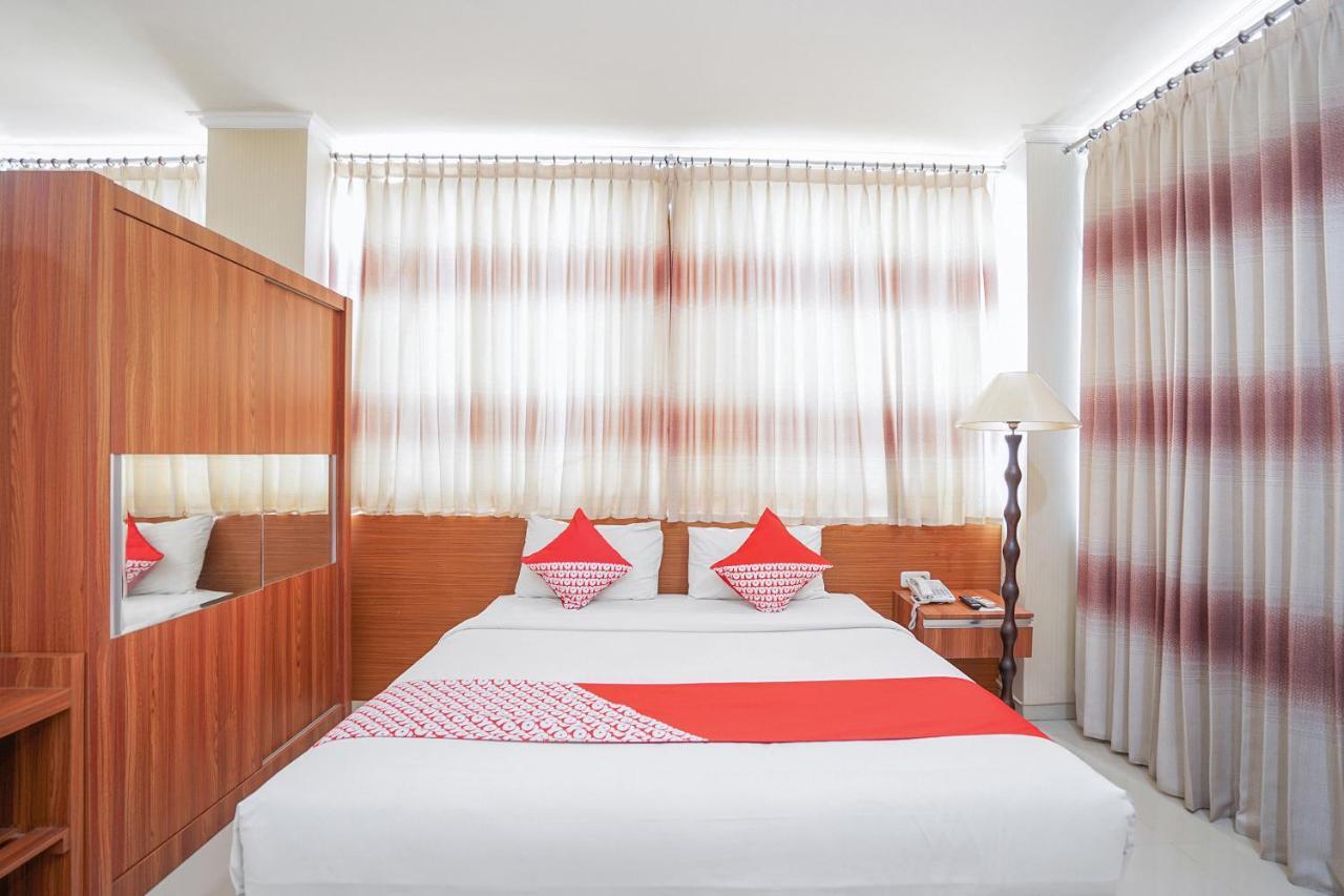 Maumu Hotel & Lounge سورابايا المظهر الخارجي الصورة